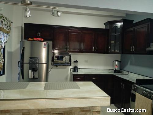 VENDO PRECIOSA CASA DE 2 NIVELES, EN URB EL TREBOL, SANTA ANA
