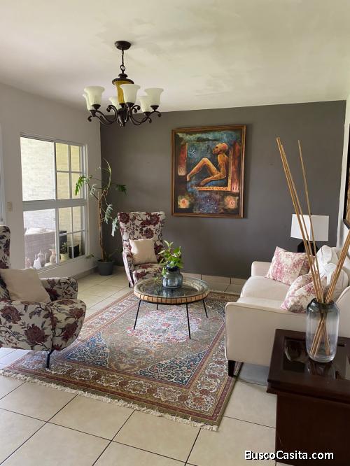 Amplia Casa de una planta en Residencial Privada Alturas de Tenerife (Zona segura y exclusiva)