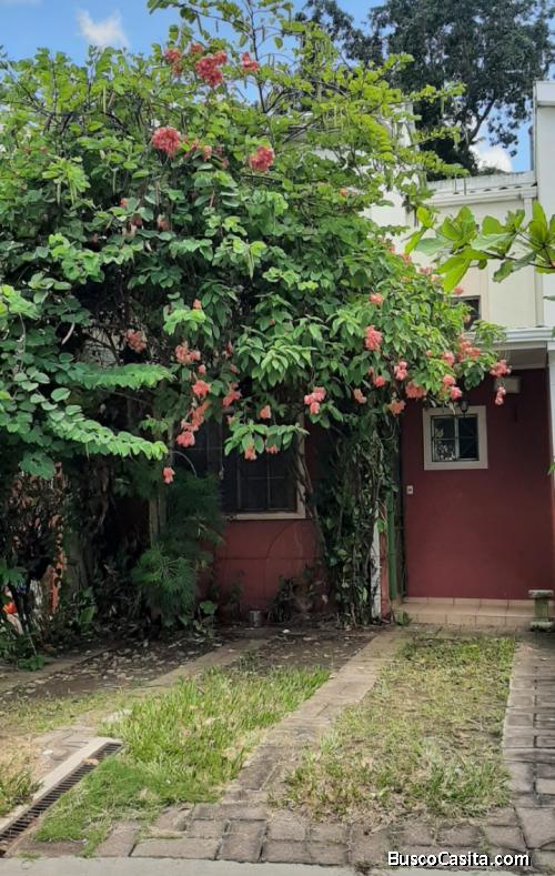 Venta de casa en residencial privada