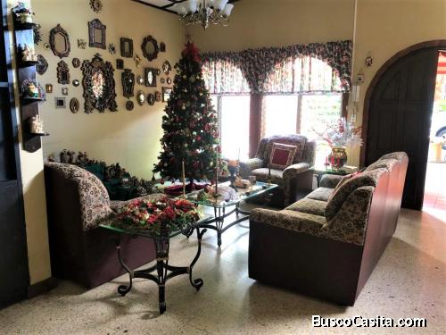 Vendo Hermosa y Amplia Casa en Santa Ana