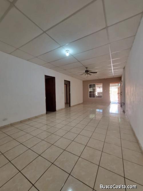 Casa AMPLIA en venta en Colonia Centroamérica
