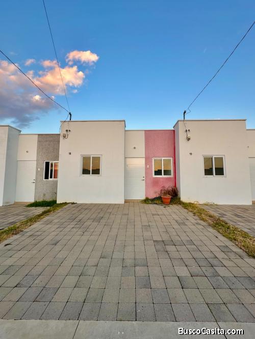 Casa compacta en venta dentro de residencial privado Ecoterra Maquilishuat  Santa Ana