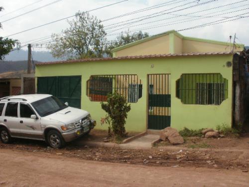Venta de Casa Res. Santa María, Salida Santa Lucía.