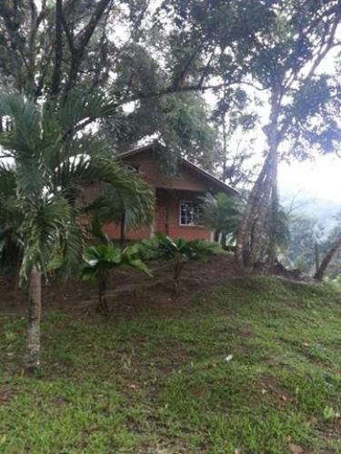 VENTA PRECIOSA CABAÑA FRENTE AL LAGO DE YOJOA, HONDURAS