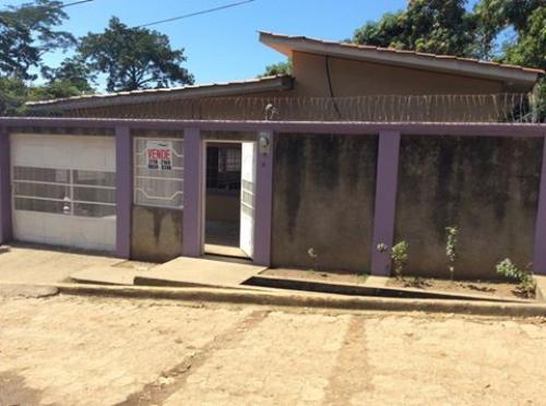 VENTA DE BELLA CASA A UN 90% ORILLA DE CALLE COFRADIA