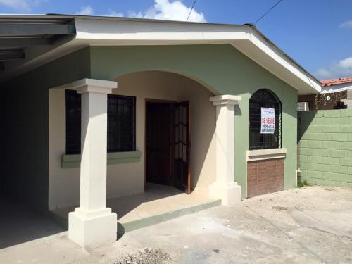 SE VENDE BELLA CASA EN REAL DEL PUENTE VILLANUEVA