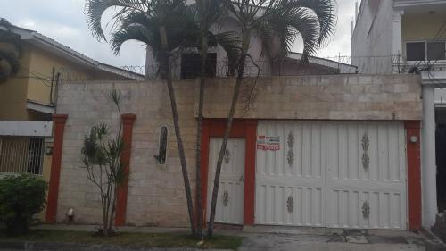 VENTA DE CASA VEHICULAR EN RES. CENTROAMERICA IV ETAPA ZONA EXCLUSIVA