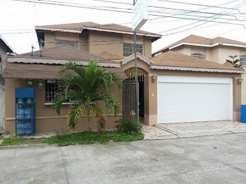 Venta de casa en Colonia Andalucía 1, en La Ceiba (Negociable)