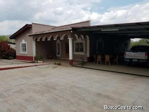 DOS CASAS   Y  UNA BODEGA EN VENTA   ALDEA SANTA ANA  -DESVIO DE RANCHO MANACAL.