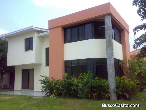 SE VENDE HERMOSA CASA EN COLONIA LOS ALAMOS  