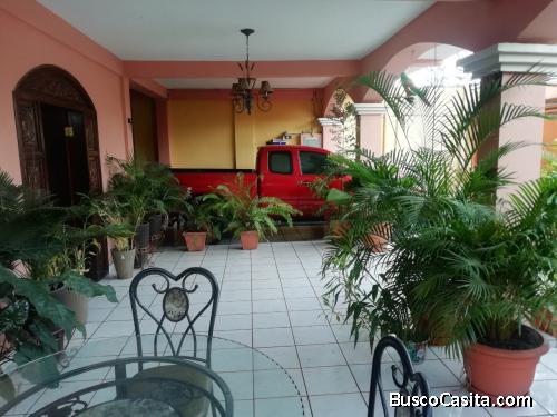 DE VENTA PRECIOSA Y AMPLIA CASA EN LA COLONIA SATĖLITE 
