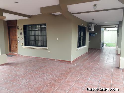 SE VENDE BONITA Y AMPLIA CASA EN COLONIA JARDINES DEL VALLE 