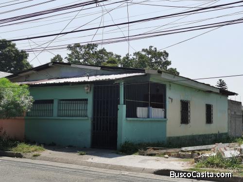 SE VENDE CASA CON POTENCIAL ALTAMENTE COMERCIAL