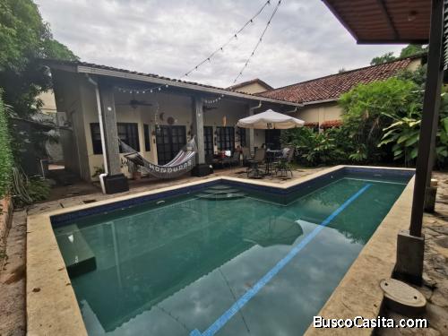 SE VENDE LUJOSA Y CONFORTABLE CASA EN RESIDENCIAL EL BARRIAL