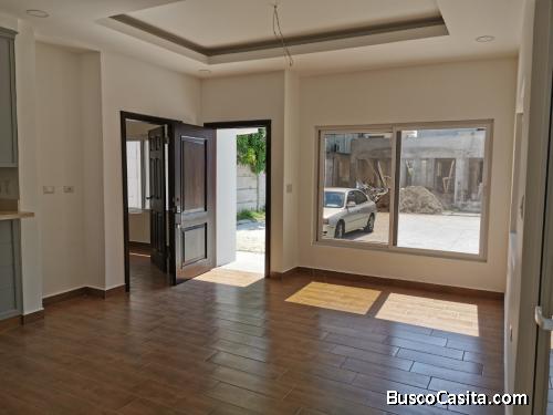 DE VENTA ATRACTIVO Y MODERNO TOWNHOUSE EN CASA MAYA 4