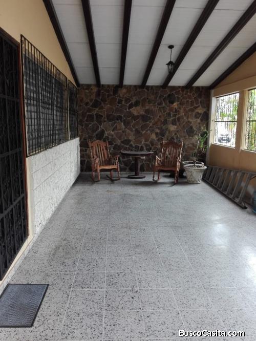 SE VENDE BONITA CASA EN LA COLONIA JUAN RAMÓN MOLINA