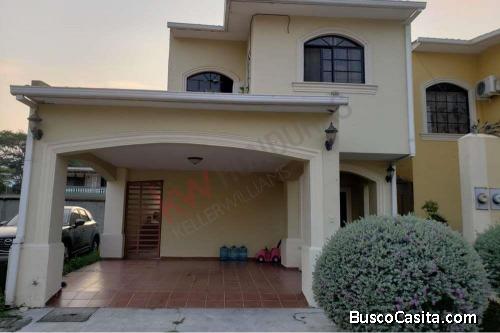 Hermosa Casa en Venta  en Residencial Villa Regina