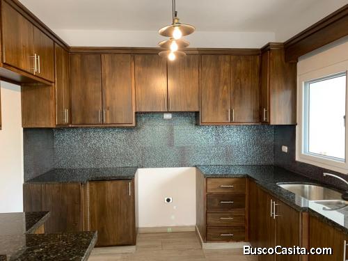 SE VENDE ATRACTIVO TOWHOUSE EN RESIDENCIAL EL BARRIAL