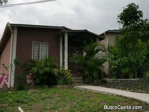 Se vende casa en Res. Los Olivos Km 5 salida a Olancho