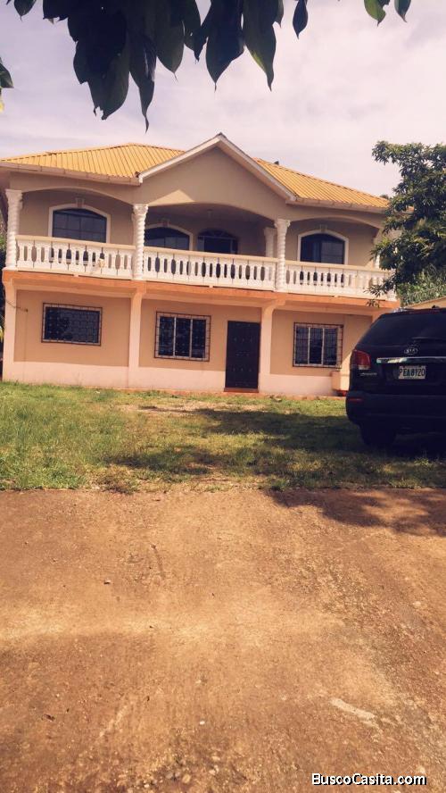 Preciosa casa en venta con un extenso solar