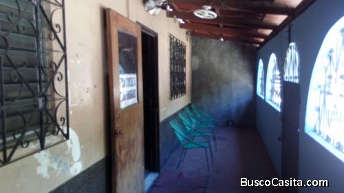 VTA024 VENDO PROPIEDAD CON USO HABITACIONAL Y COMERCIAL EN BARRIO MEDINA