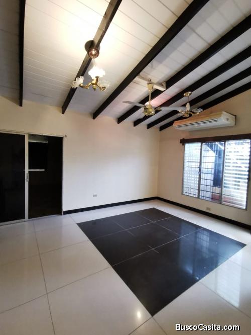 SE VENDE AMPLIA CASA EN COLONIA VALLE DE SULA 2, INCLUYE LOCAL COMERCIAL 