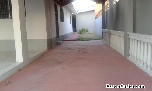 DE VENTA BONITA Y ACOGEDORA CASA EN JARDINES DEL VALLE