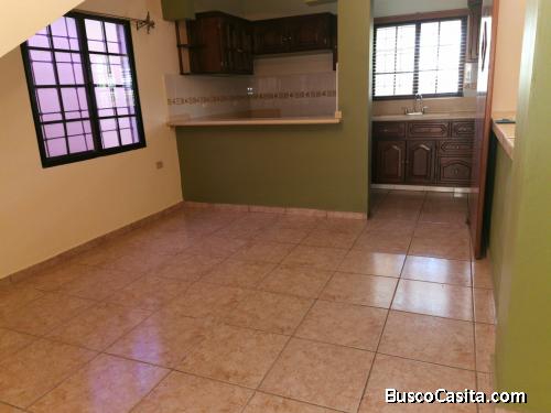 SE VENDE CASA EN BARRIO LAS PALMAS
