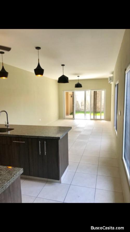 Venta Townhouse nuevo col. El Barrial 