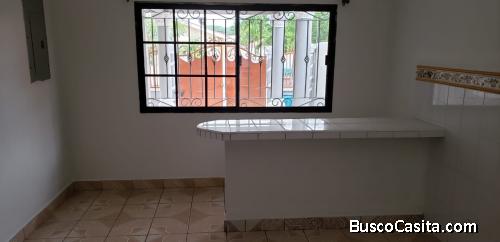 EN VENTA BONITA CASA EN RESIDENCIAL SANTA MONICA