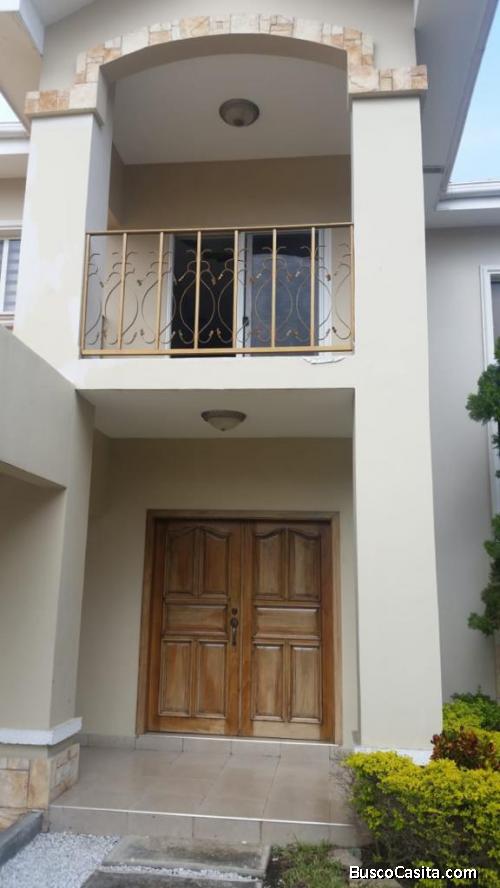 DE ALQUILER BONITA CASA EN PASEO REAL