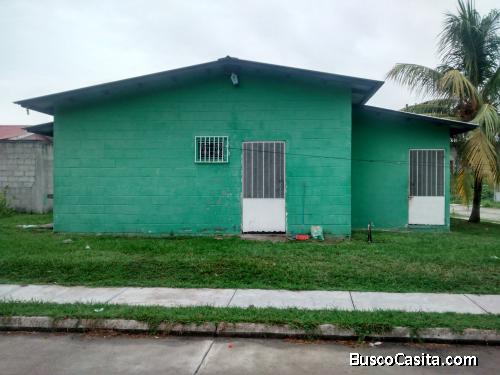 DE VENTA CASA EN LA HENRY CHOLOMA