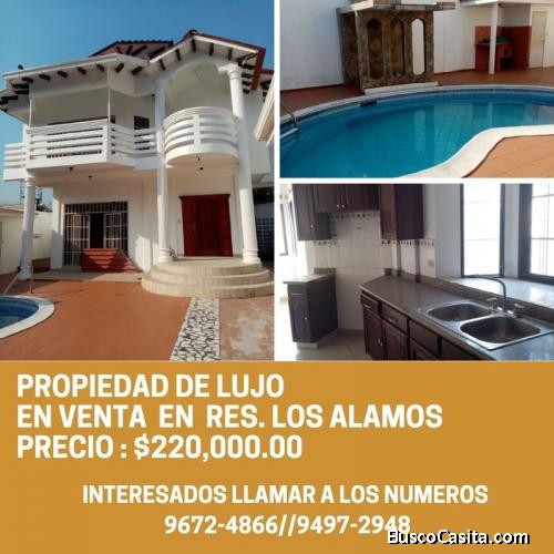 LUJOSA CASA CON PISCINA EN VENTA