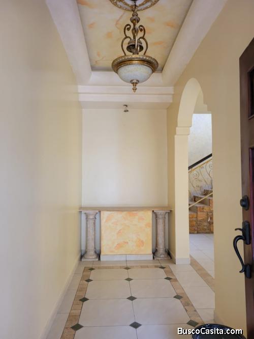 Linda Casa en Venta Res. Los Medicos