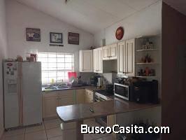 Se vende bella casa en Residencial Santa Monica 