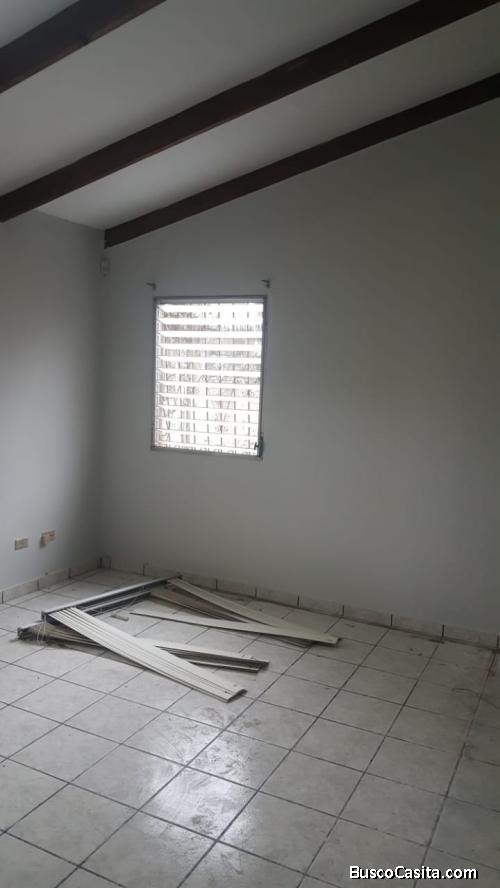    SE VENDE AMPLIA CASA CON EXCELENTE UBICACIÓN  EN RESIDENCIAL LA FLORIDA  