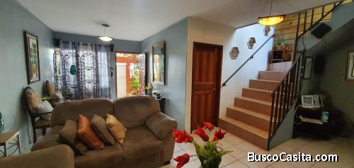 Se Vende Amplia Casa Res. Bella Oriente