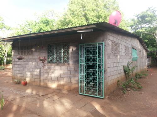 Vendo Casa con 2 Manzanas de Tierra