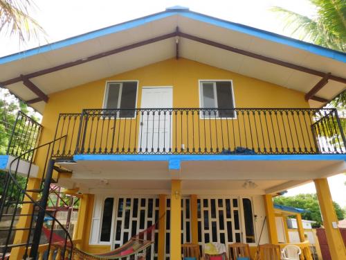 SE VENDE PRECIOSA CASA PARA VACACIONAR A PUERTA CERRADA EN EL TRANSITO PUERTO SANDINO.