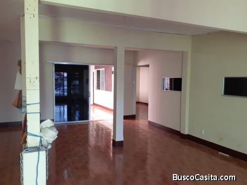Excelente Casa ubicada en Calle Principal de Monseñor Lezcano