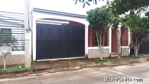 Hermosa Casa en Venta en Res. El Doral
