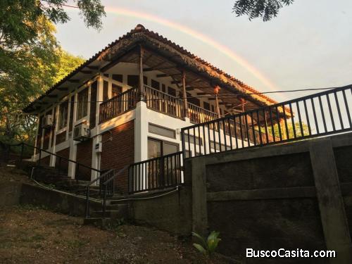 Casa en venta  a puerta cerrada de 1205 m2  en playa el coco .!