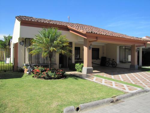 Casa ubicada en Santa Ana $180.000