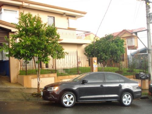 Casa de 2 plantas en residencial cerrado en Tres Ríos