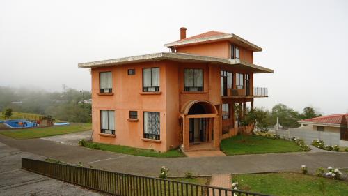 Linda casa grande en las nubes de coronado se recibe otras propiedades