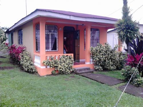 Vendo linda casa en Guapiles Centro