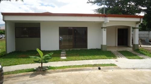 Comoda casa en recidencial privado en alajuela
