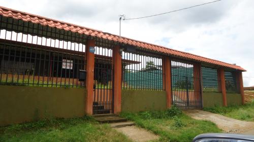 Preciosa casa grande con apartamento se recibe
