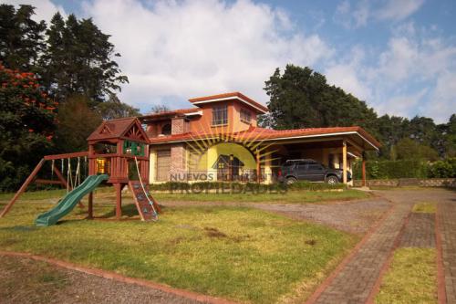 CASA LINDA Y SEGURA CON JARDÍN GRANDE (NHP-00358)
