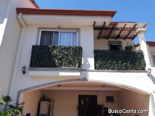 Se vende hermosa casa en Bello Horizonte Escazú V#101